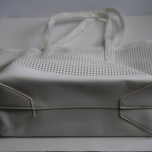 Neiman Marcus White Mesh Tote Bag - Picture 6 of 8